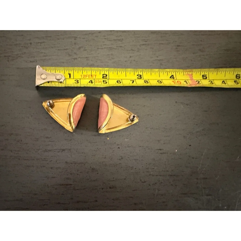 Vintage Pink Marbled Enamel Gold Tone Triangle Stud Earrings Geometric 80s 90s